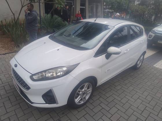 FORD FIESTA 1.6 TI-VCT FLEX SE PLUS POWERSHIFT FORD FIESTA 1.6 TI-VCT FLEX SE PLUS POWERSHIFT